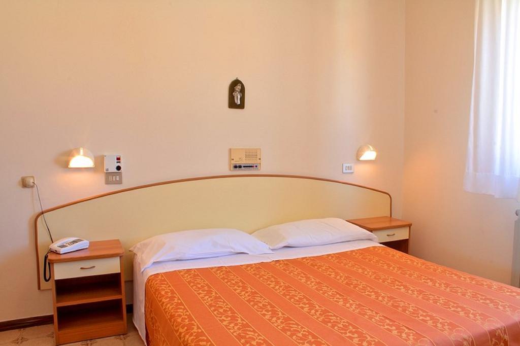 Hotel Saturno Chianciano Terme Værelse billede